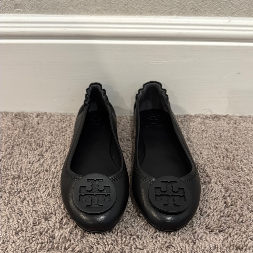 Tory Burch Black Leather Flats with Logo Medallion